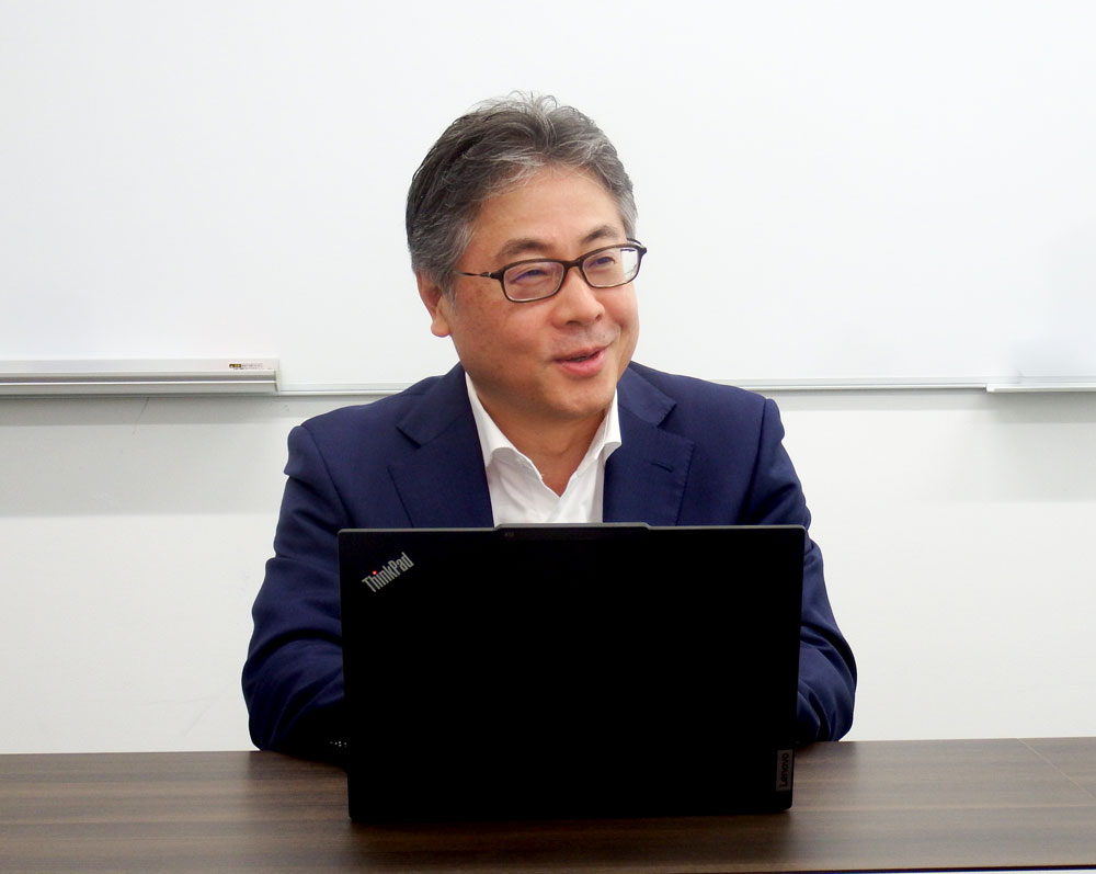 岩佐氏