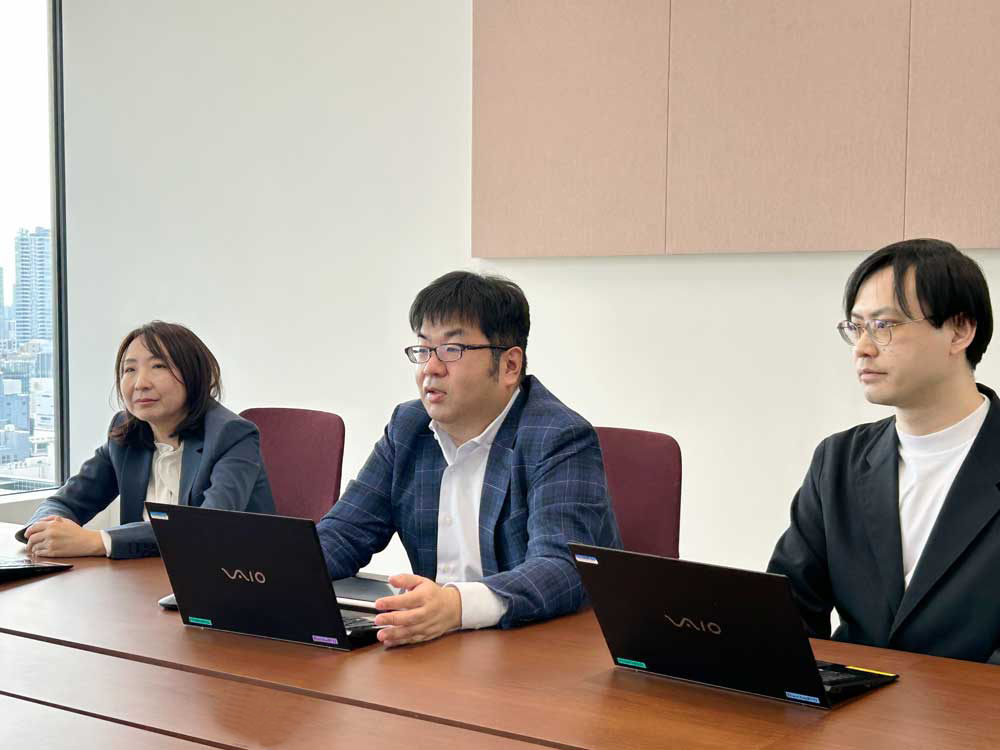 左から羅氏、八木氏、米倉氏
